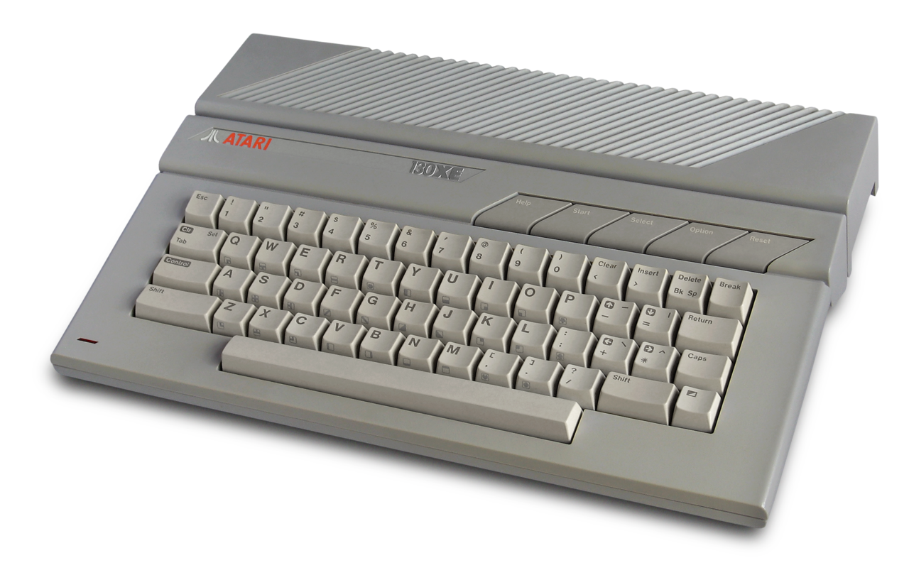 Atari 130XE: szara obudowa i jasna klawiatura